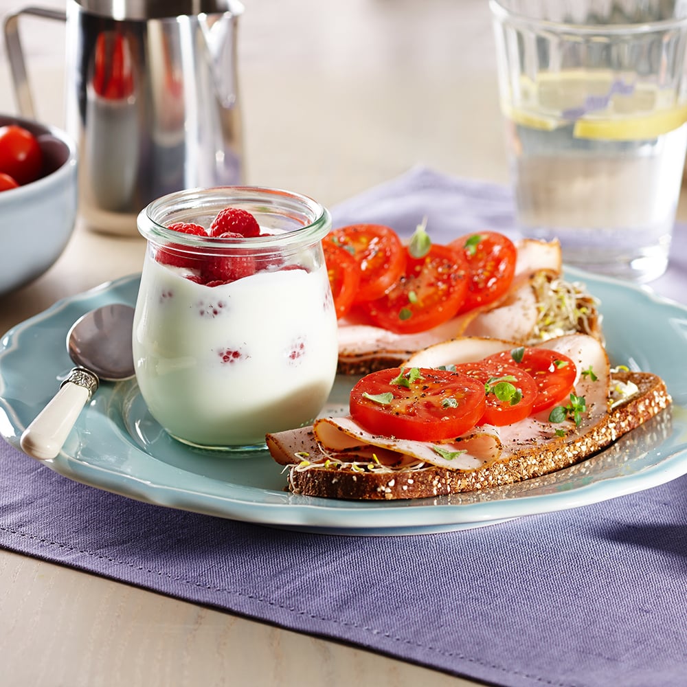 Kuva tuotteesta Aamiainen - Kalkkunaleipä & vadelmajogurtti