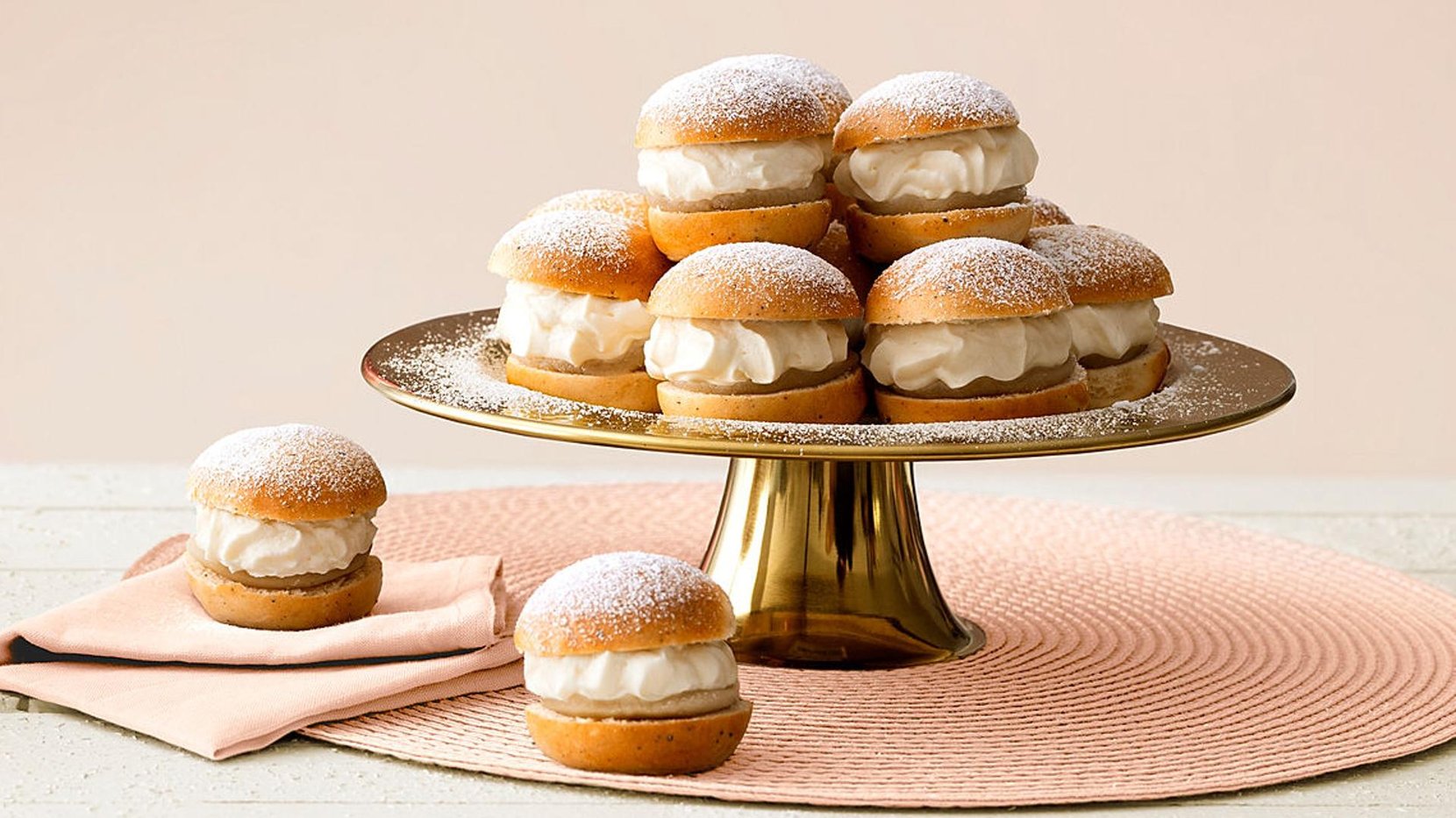 Pieniä laskiaispullia - image