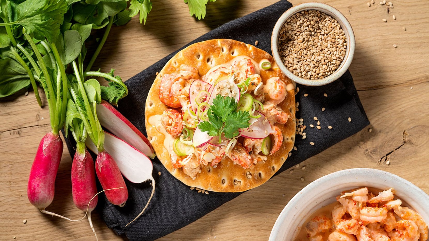 Hönö Saaristolaisrieska tulisten katkarapujen kanssa - image